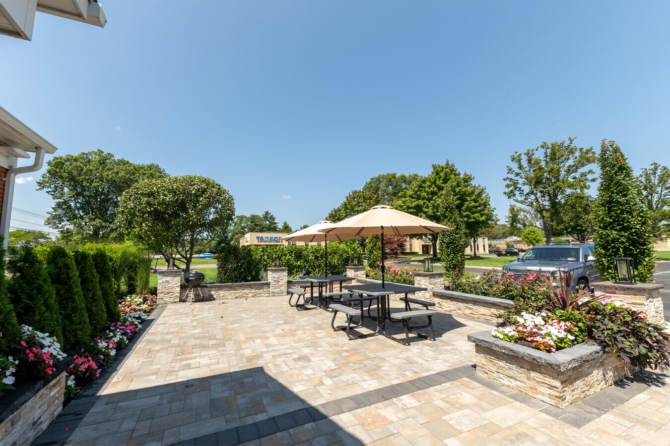 50 Vanderbilt Motor Pkwy, Commack, NY 11725