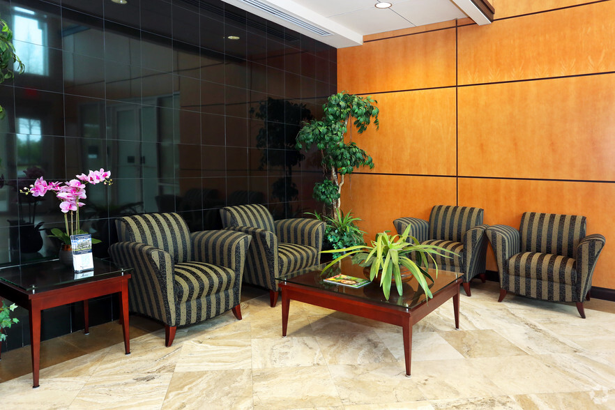 12450 Roosevelt Blvd, Saint Petersburg, FL for lease - Lobby - Image 3 of 14