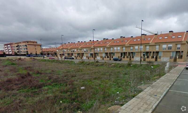 Calle 11 Pau las Moreras, Talavera de la Reina, Toledo for sale - Primary Photo - Image 1 of 1