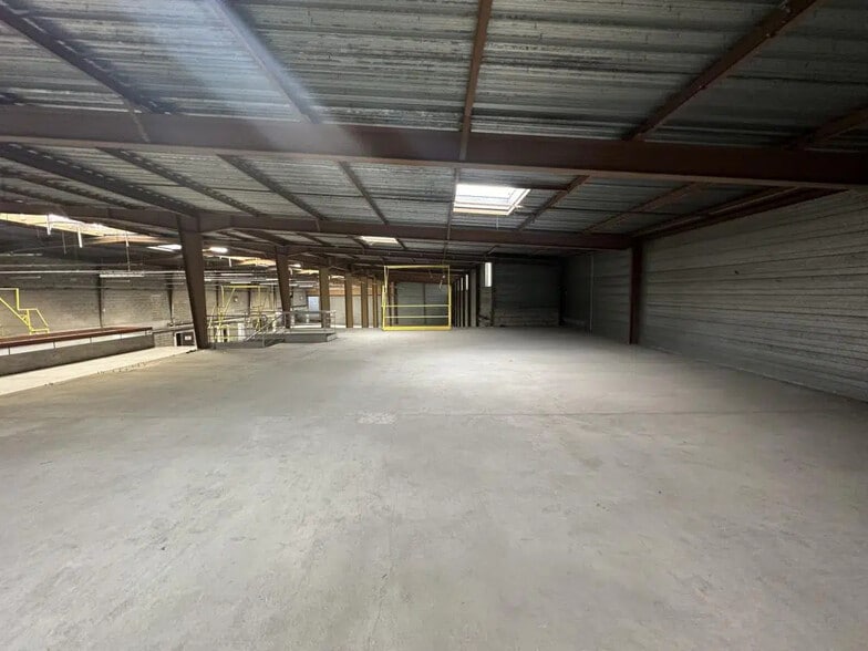 Industrial in Mainvilliers for sale - Building Photo - Image 2 of 21