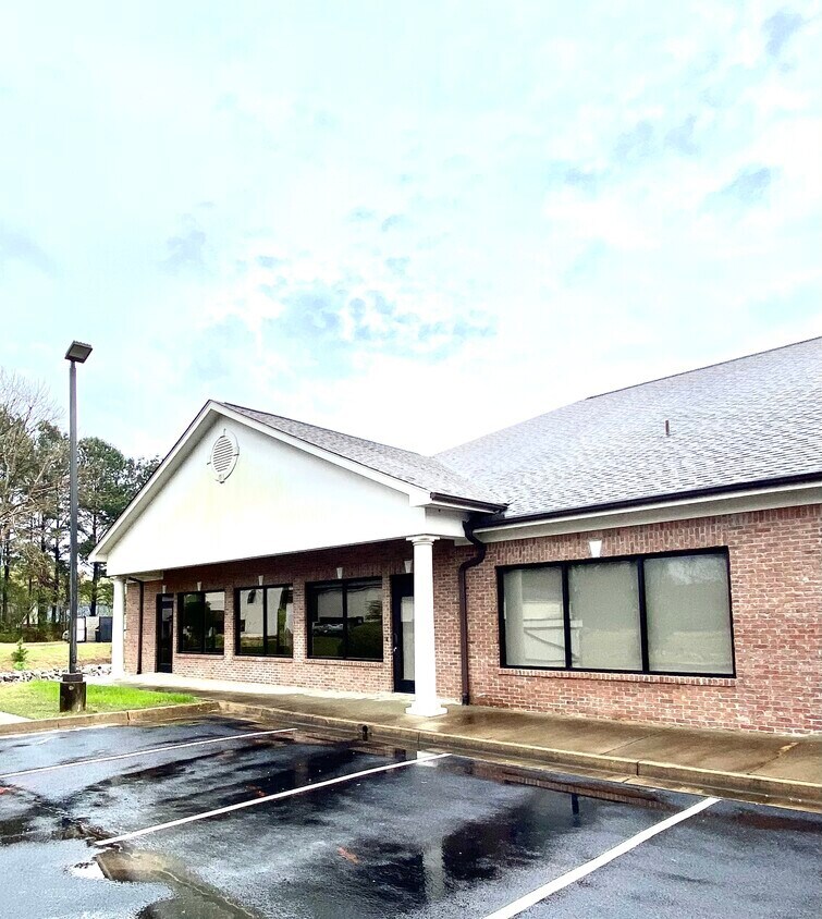 2714 West Oxford Loop, Oxford, MS for lease Primary Photo- Image 1 of 4