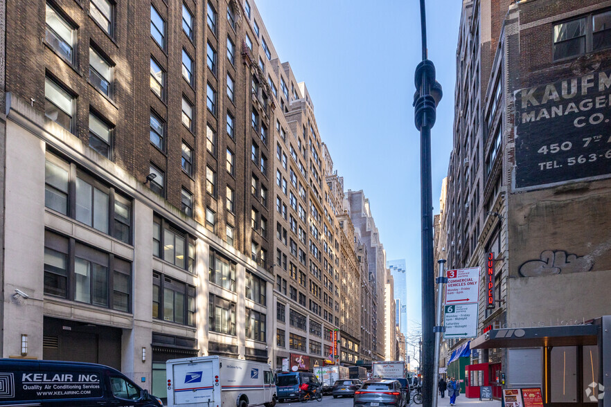 240 W 35th St, New York, NY for lease - Building Photo - Image 1 of 7