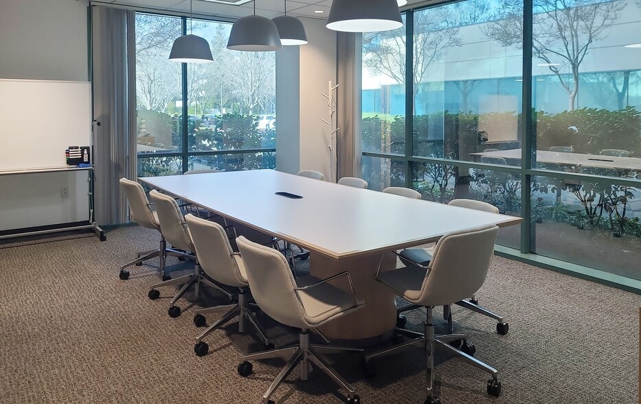 2180 Harvard St, Sacramento, CA for lease - Interior Photo - Image 2 of 19