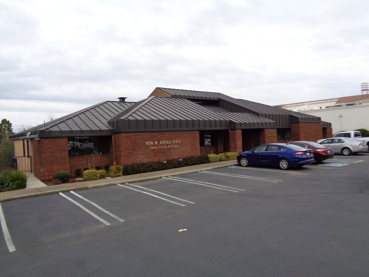 2950 Eureka Way, Redding, CA 96001