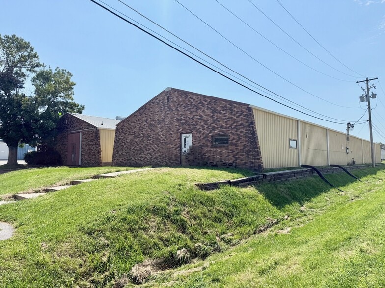 1115 Race St, Plattsmouth, NE for lease - Primary Photo - Image 1 of 4