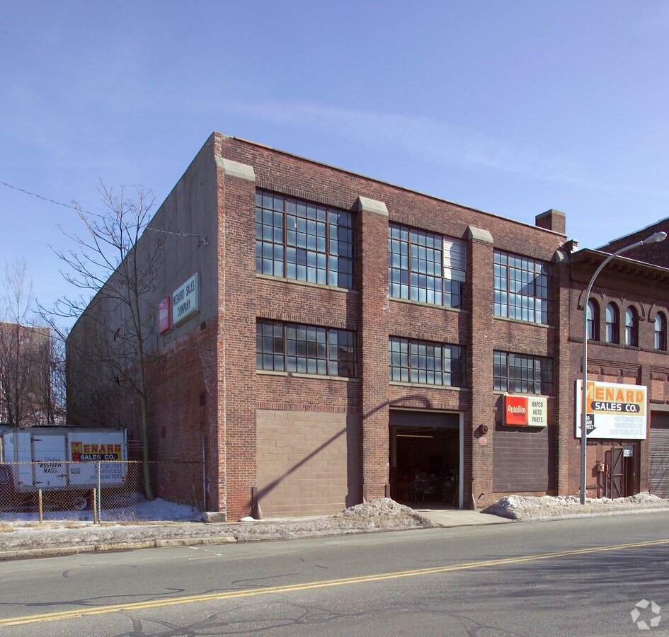 4248 Main St, Holyoke, MA 01040