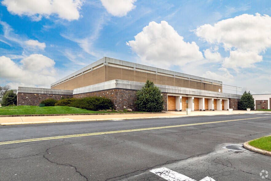 100 Neshaminy Mall, Bensalem, PA for lease - Building Photo - Image 3 of 3