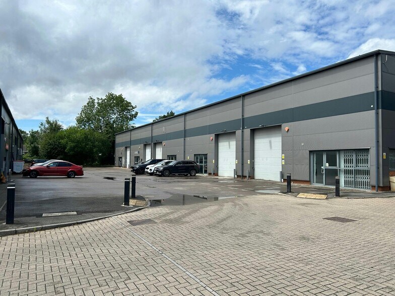 Fishponds Rd, Wokingham for sale - Building Photo - Image 2 of 4