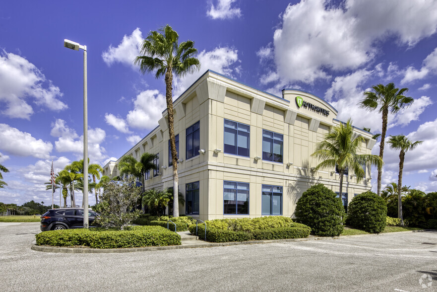 5540 W Executive Dr, Tampa, FL for sale - Building Photo - Image 3 of 20