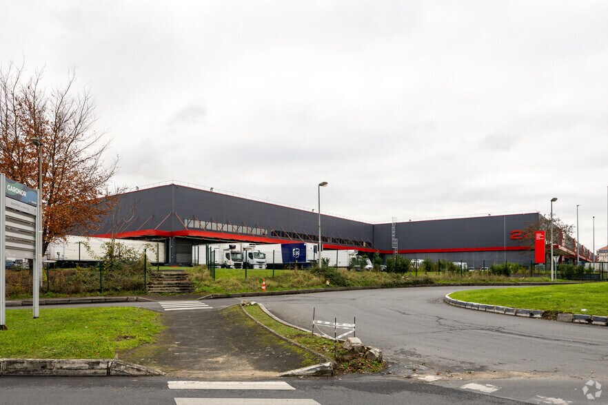 Office in Le Blanc-Mesnil for lease - Primary Photo - Image 1 of 6