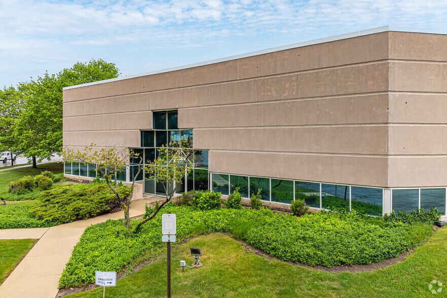 1301 Frontenac Rd, Naperville, IL for sale - Primary Photo - Image 1 of 1