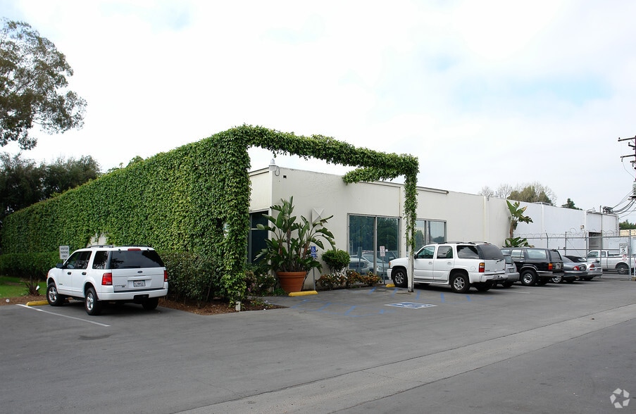 2200 S Fairview St, Santa Ana, CA for lease - Building Photo - Image 1 of 4