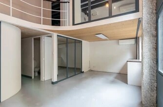 Retail in Lyon for lease Interior Photo- Image 2 of 8