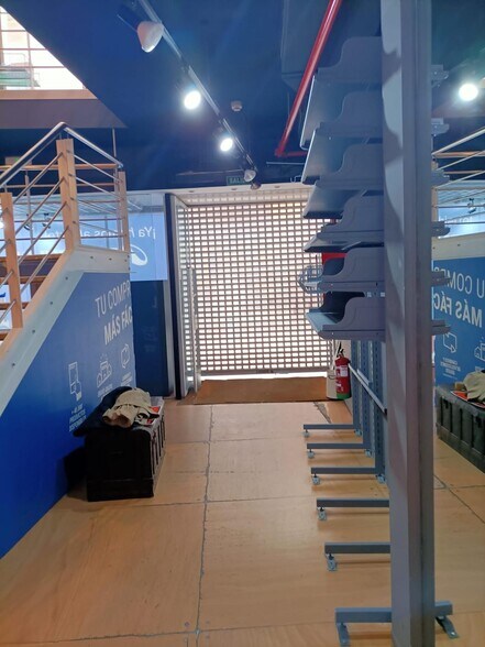 Retail in Cáceres for lease - Building Photo - Image 3 of 10