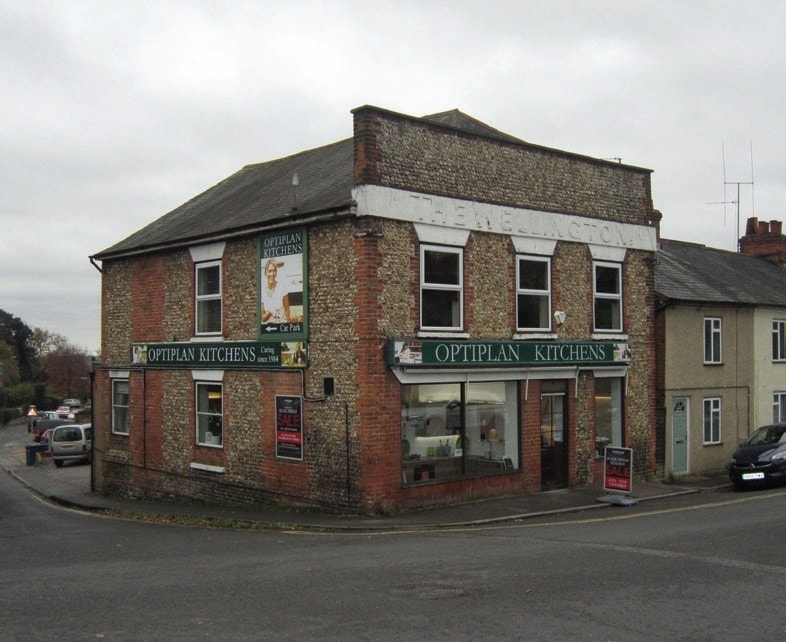 138 Farnborough Rd, Farnham for sale Primary Photo- Image 1 of 1