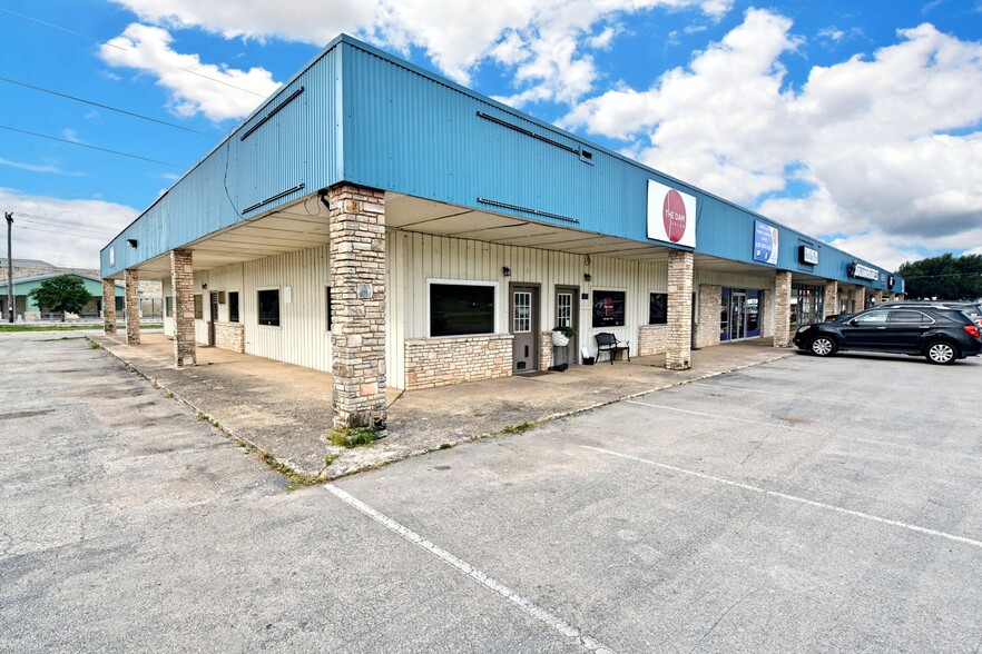 1175 FM 2673, Canyon Lake, TX for lease - Building Photo - Image 3 of 8