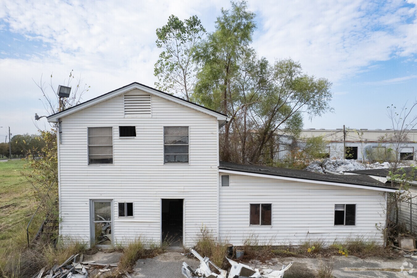 9605 Wallisville Rd, Houston, TX 77013