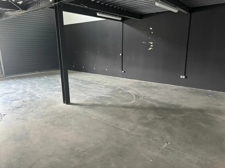 Flex in Anglet for lease - Building Photo - Image 3 of 5