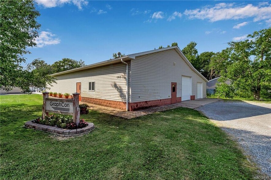 168 Thorn Ave, Orchard Park, NY for sale - Primary Photo - Image 1 of 1