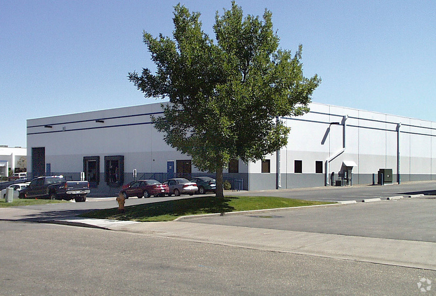 4950 Lima St, Denver, CO for lease - Building Photo - Image 2 of 4