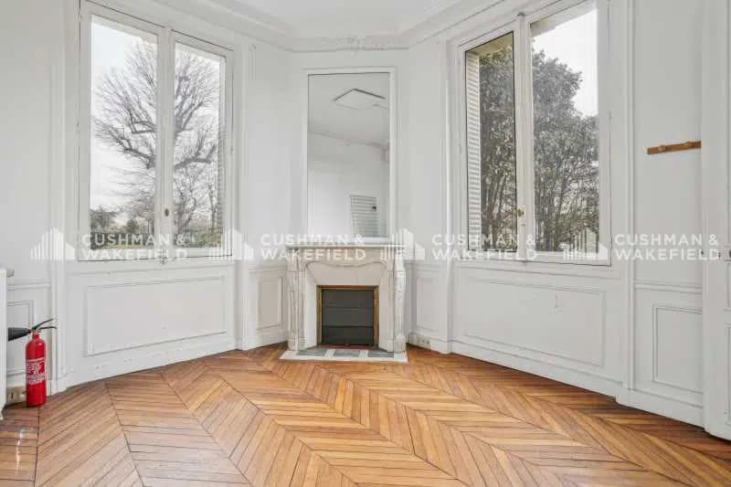 Office in Neuilly-sur-Seine for lease - Interior Photo - Image 2 of 6