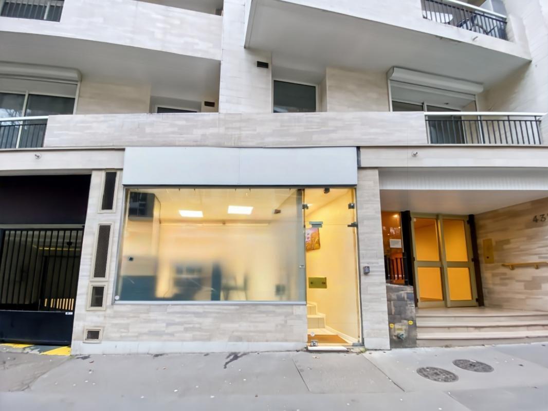 Retail in Paris for lease Building Photo- Image 1 of 8