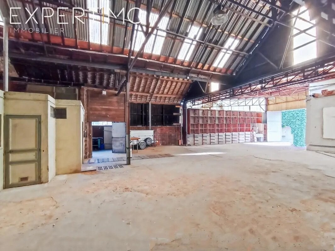 Industrial in Lardy for lease Interior Photo- Image 1 of 3