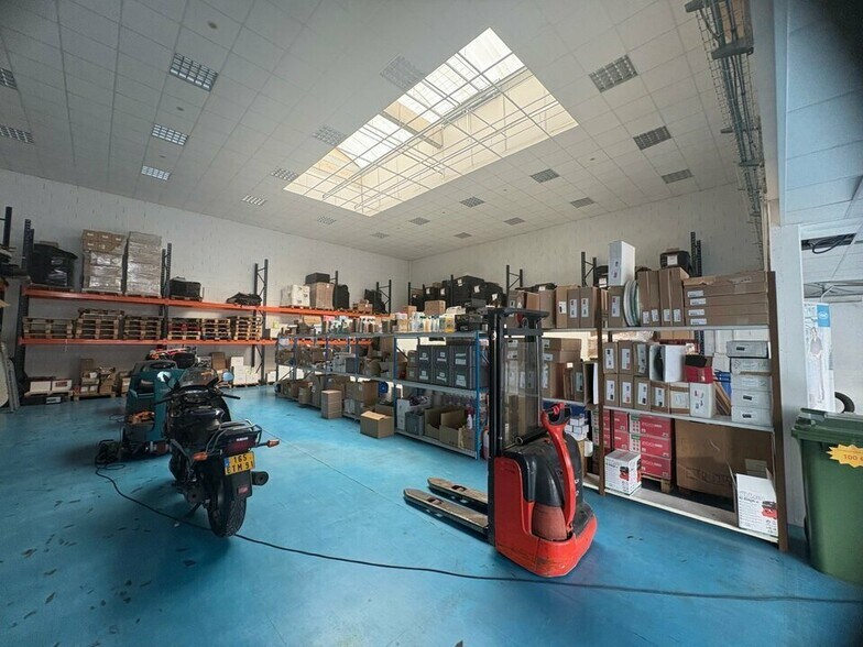 15 Rue Des Sources, Savigny-le-Temple for lease - Interior Photo - Image 1 of 7