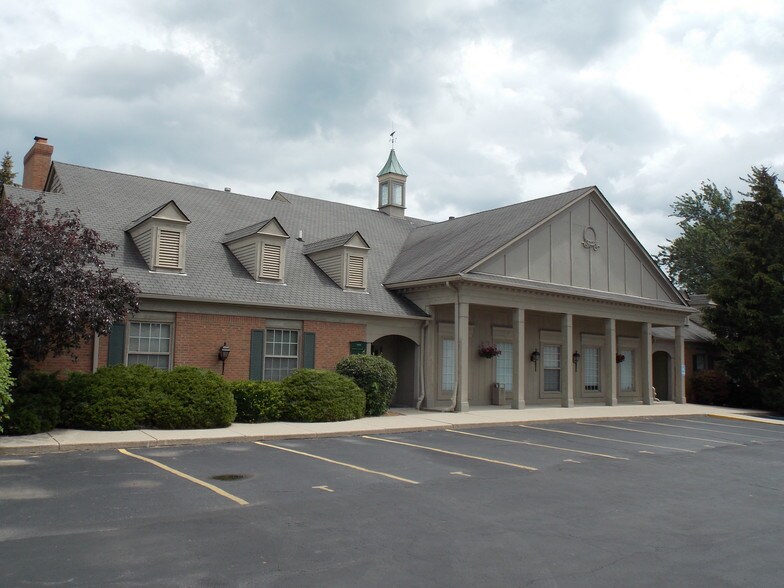 15450 E Jefferson Ave, Grosse Pointe, MI for sale - Primary Photo - Image 1 of 1