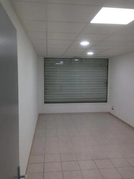 Flex in Canals for lease - Interior Photo - Image 3 of 3