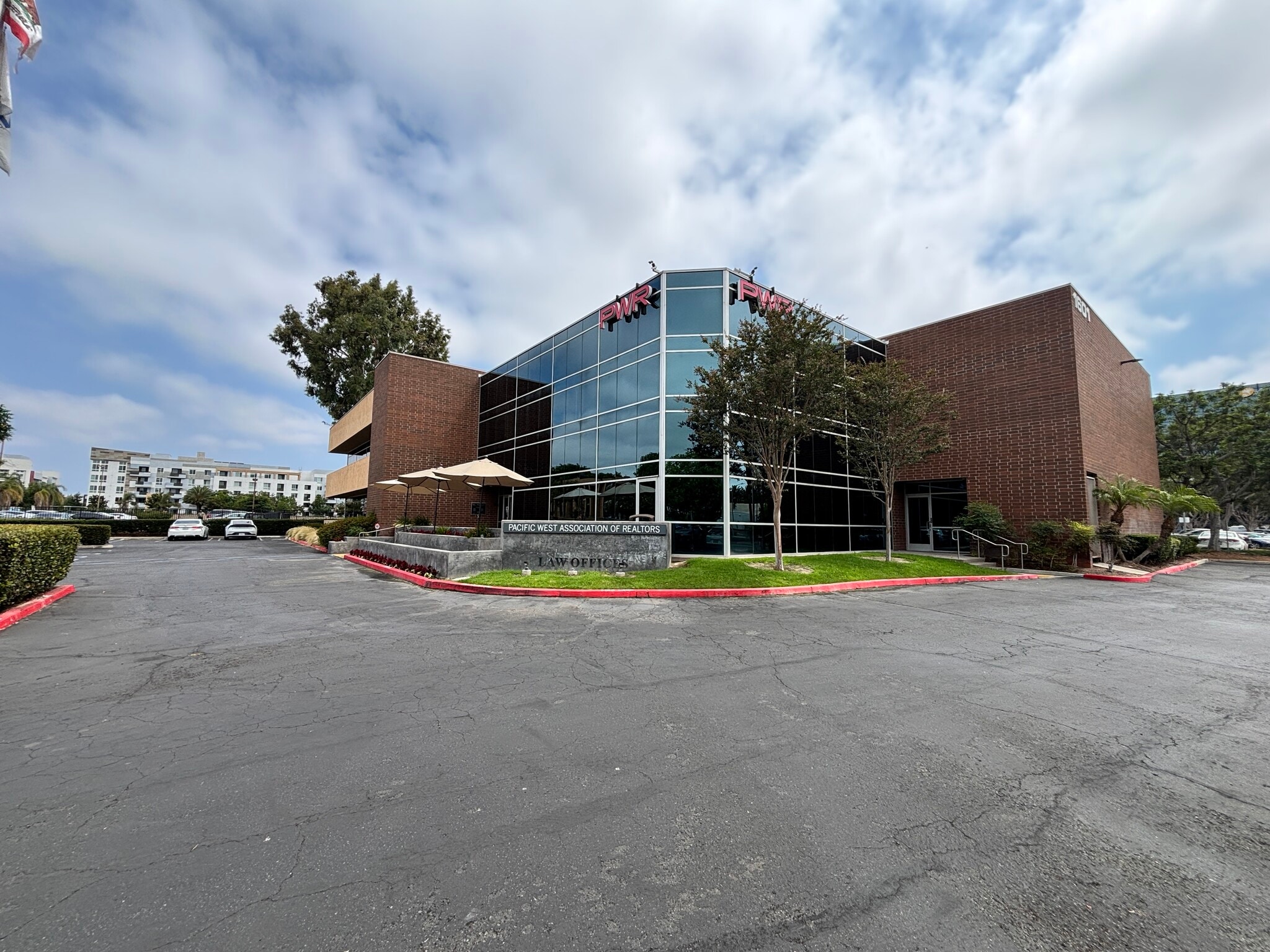 1601 E Orangewood Ave, Anaheim, CA for lease Building Photo- Image 1 of 19