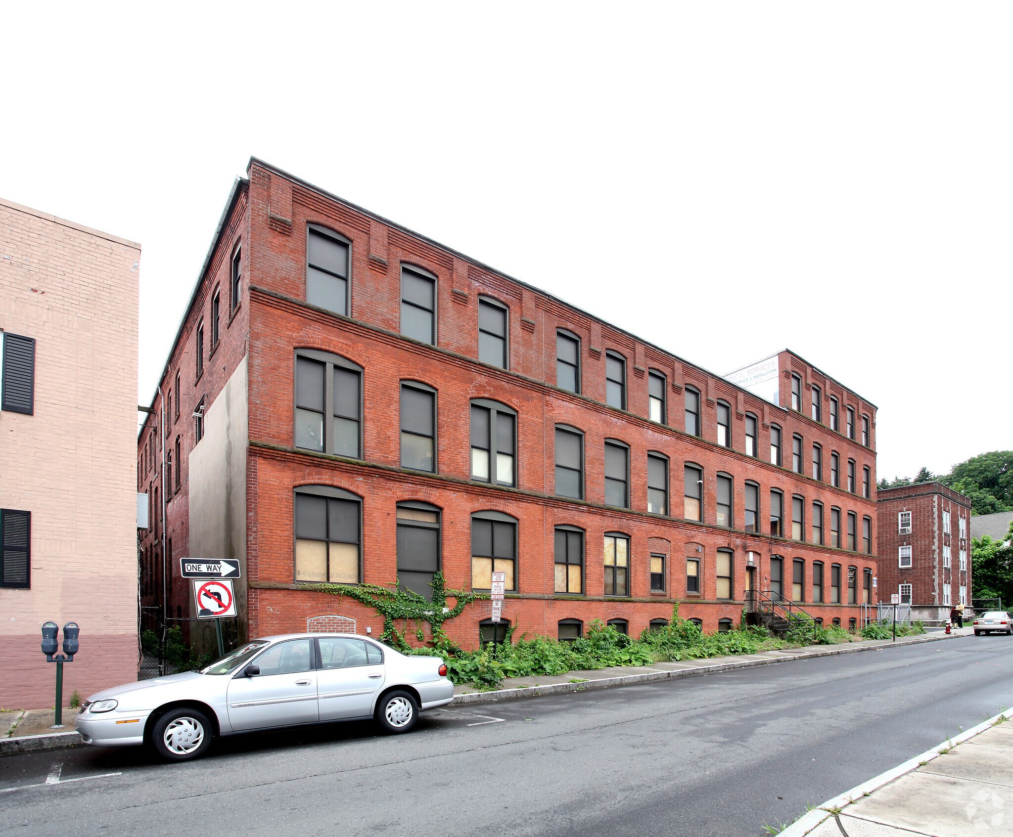 34 Walnut St, New Britain, CT for sale Primary Photo- Image 1 of 1