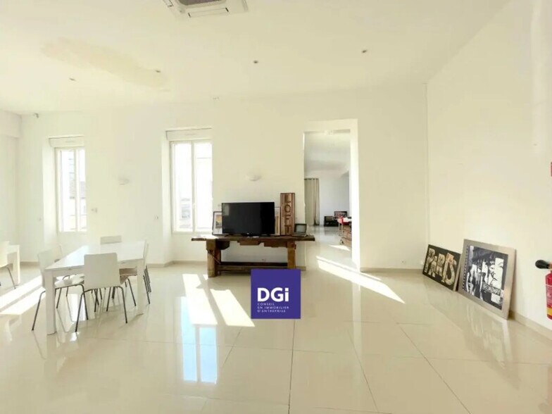 Office in Nîmes for lease - Building Photo - Image 2 of 8