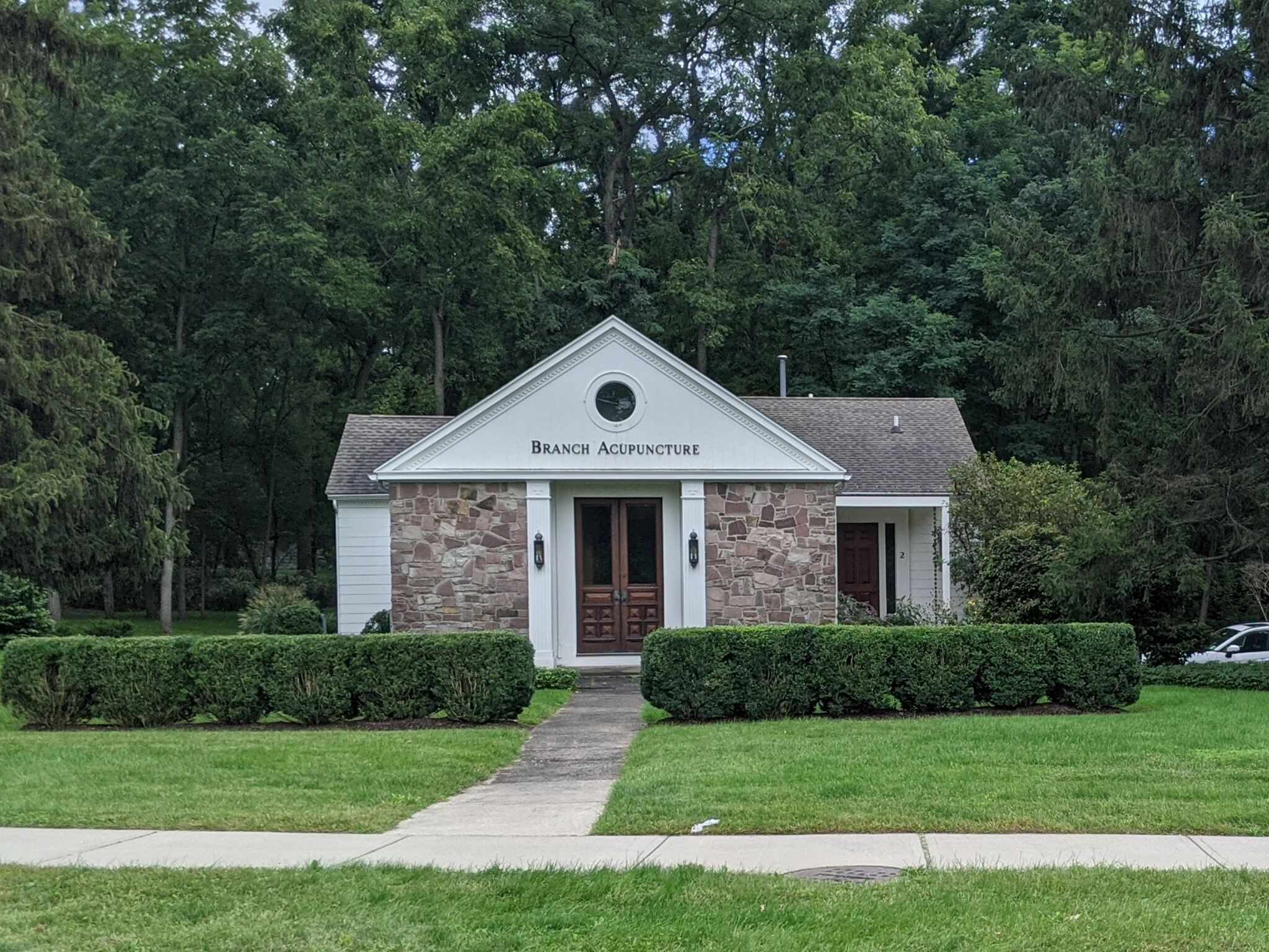 2 Thornell Rd, Pittsford, NY for sale Primary Photo- Image 1 of 1