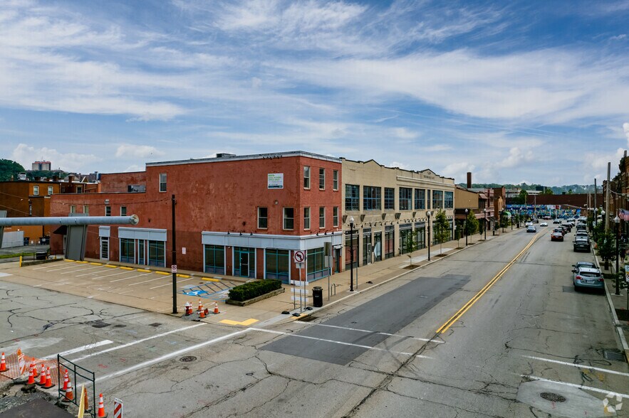 2301-2317 E Carson St, Pittsburgh, PA for lease - Building Photo - Image 2 of 4