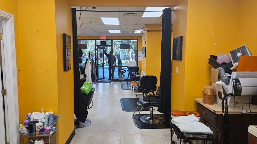 21 Harbor Point Blvd, Dorchester, MA for lease - Interior Photo - Image 2 of 7