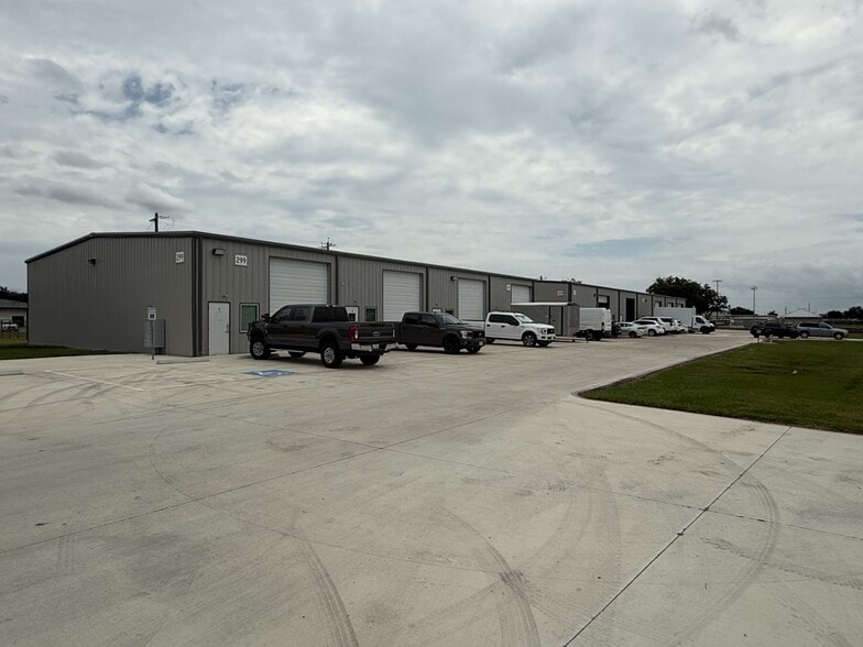 299 Navarro Drive portfolio of 2 properties for sale on LoopNet.com - Building Photo - Image 1 of 18