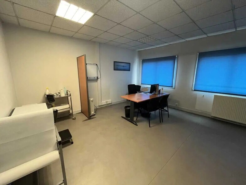 Office in Ingré for lease - Building Photo - Image 2 of 6