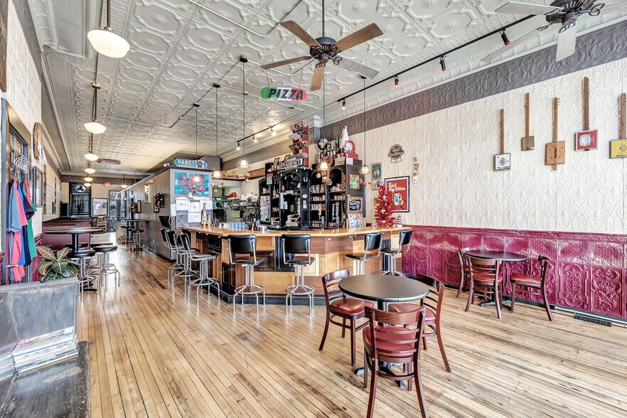 112-114 S Broadway St, Green Bay, WI for sale - Building Photo - Image 3 of 34