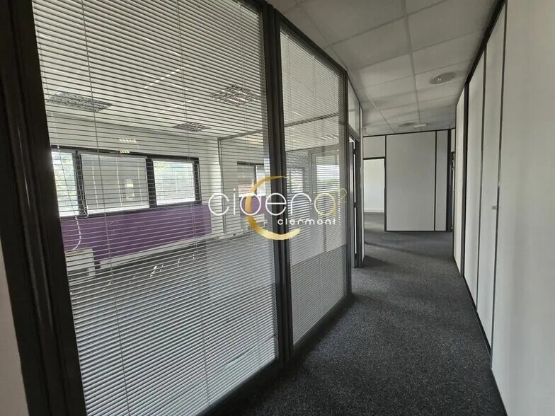 Office in Aubière for lease - Interior Photo - Image 3 of 12