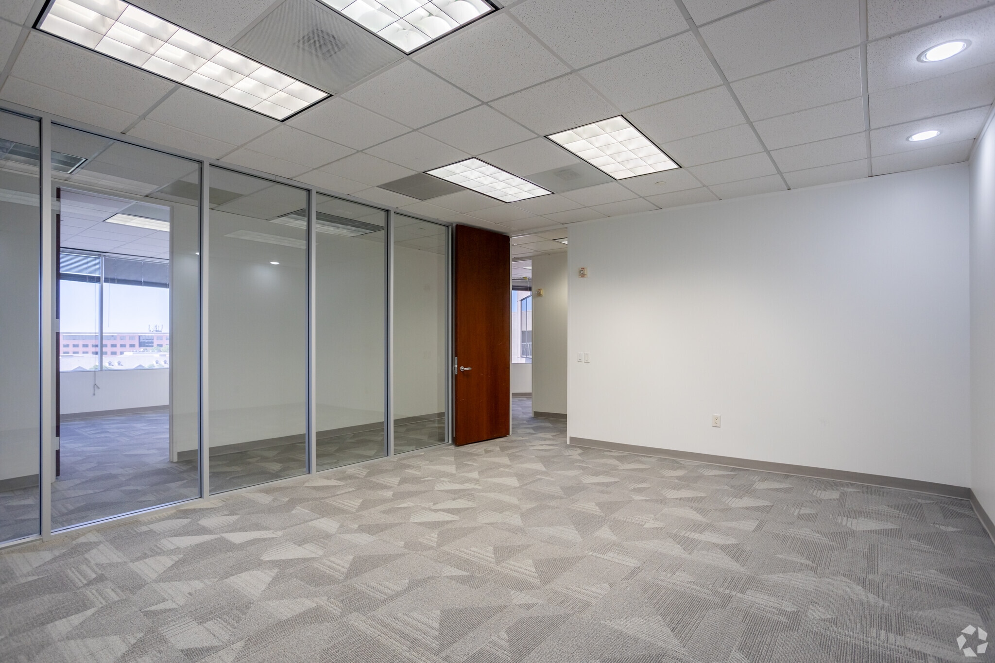 675 Bering Dr, Houston, TX for lease Interior Photo- Image 1 of 3