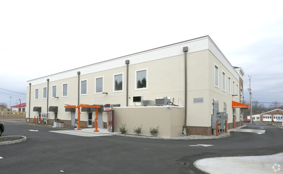 123 State Route 33, Manalapan Township, NJ for lease - Building Photo - Image 3 of 7