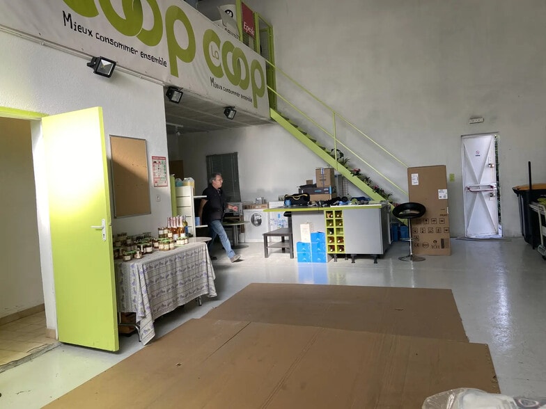 530 Avenue Des Templiers, Aubagne for lease - Interior Photo - Image 2 of 37