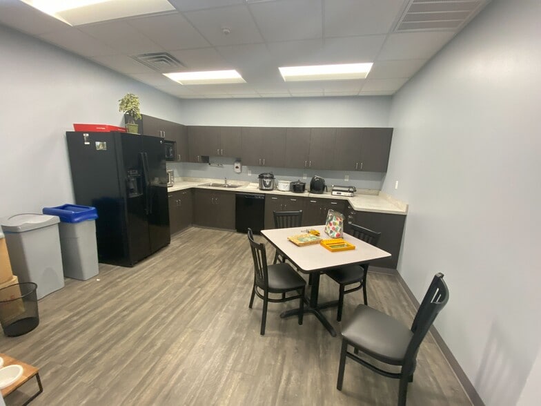 961 Michael Dr, Chesapeake, VA for lease - Building Photo - Image 3 of 20