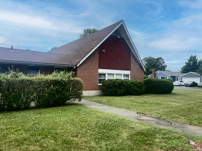 222 Farmington Ave, Plainville, CT for sale - Primary Photo - Image 1 of 10