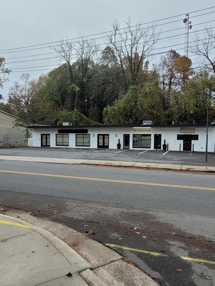 3348-3352 Commonwealth Ave, Charlotte, NC for lease - Building Photo - Image 1 of 9