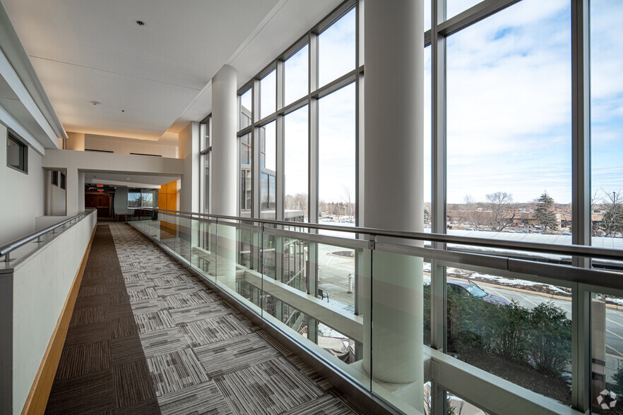 2805 Campus Dr, Plymouth, MN for lease - Interior Photo - Image 2 of 6