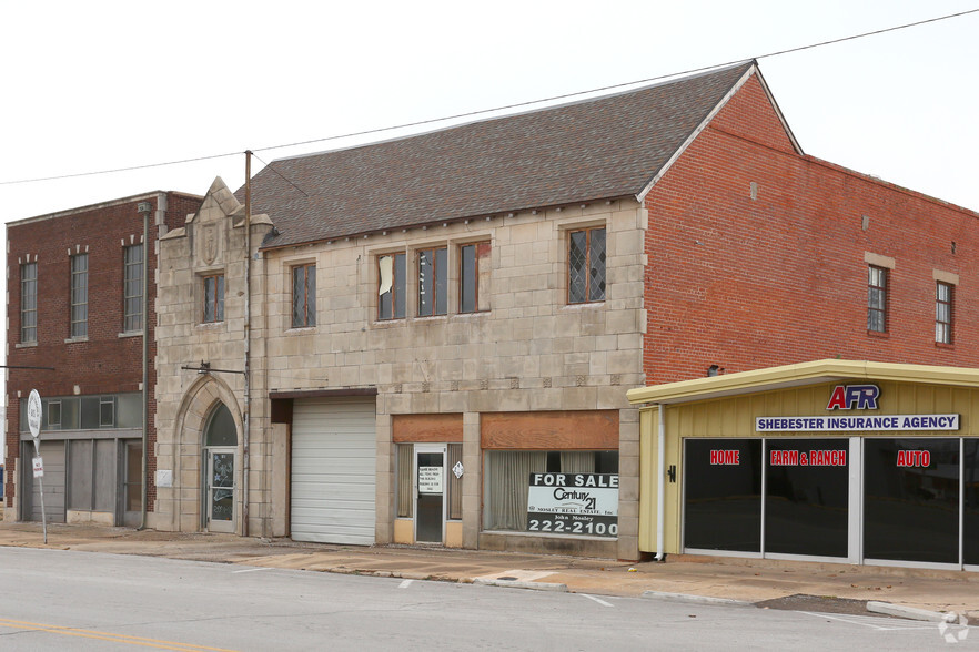 611-613 W Chickasha Ave, Chickasha, OK for lease - Primary Photo - Image 1 of 37