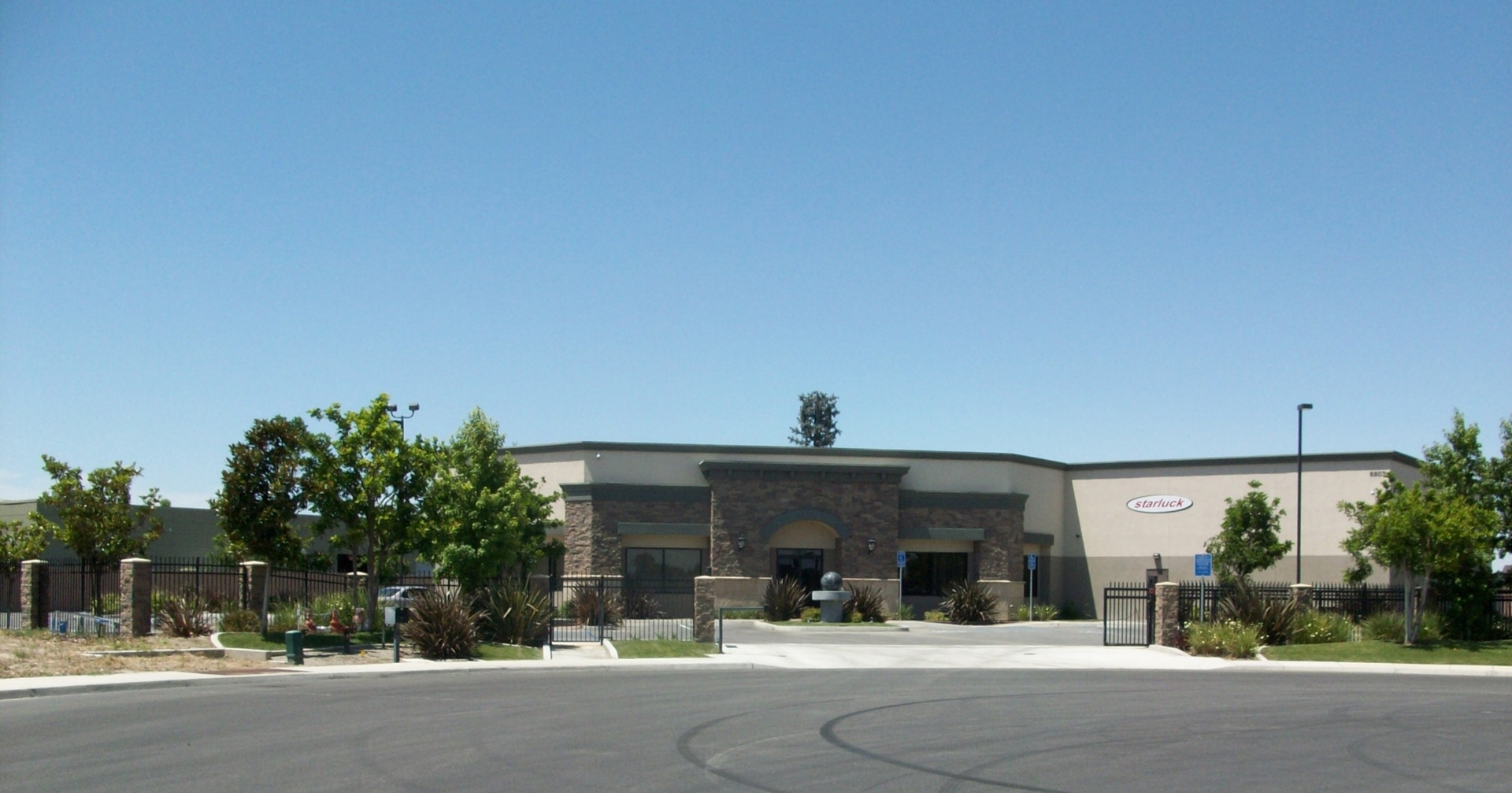 8803 Scobee St, Bakersfield, CA for lease Building Photo- Image 1 of 20