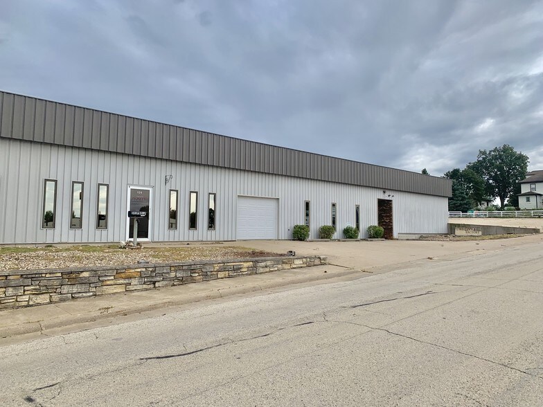 109 Adams St SE, Cascade, IA for sale - Building Photo - Image 1 of 1